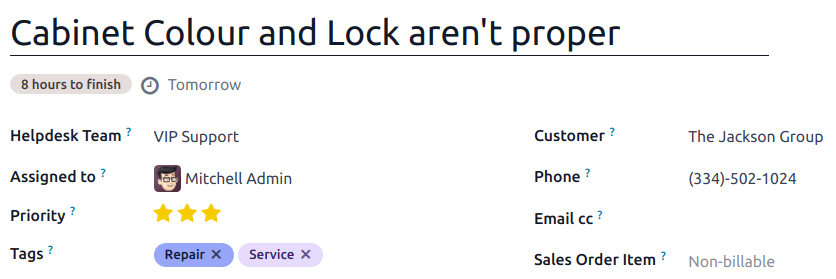 نمایش فرم یک تیکت با تأکید بر مهلت باز SLA در یک تیکت در Odoo Helpdesk.